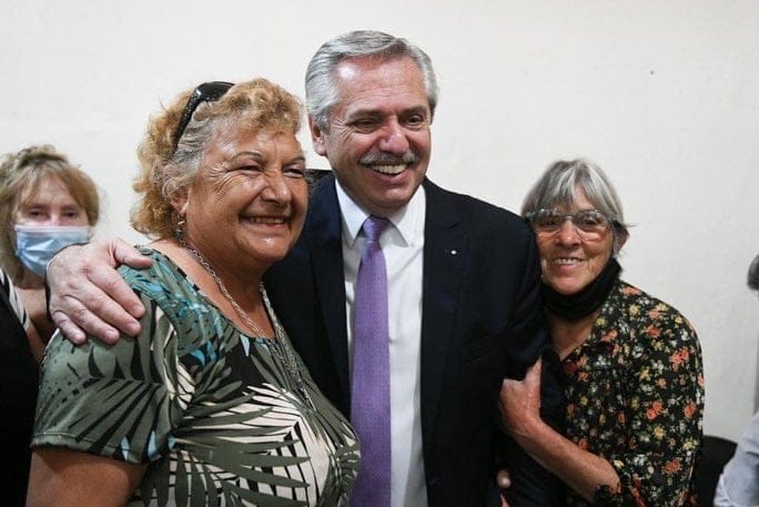 Alberto Fernández visitó a jubilados en Florencio Varela: "Me llevé sus preocupaciones y propuestas"