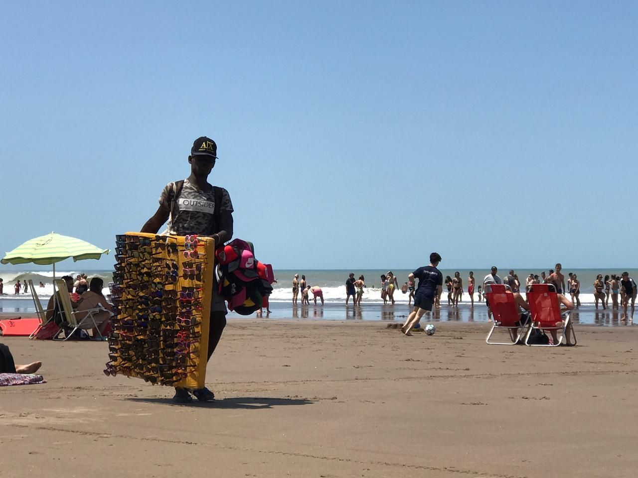 "Esto no es Uganda, te tenés que ir": Denuncian racismo y discriminación en las playas de Necochea