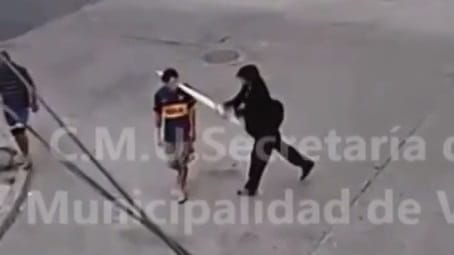 Video: Brutal agresión de un hombre de traje a un hincha de Boca en Olivos