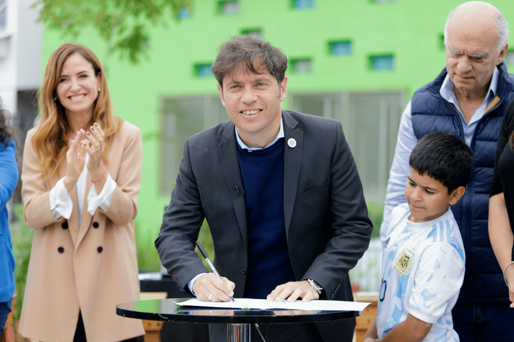 Kicillof con Tolosa Paz y Grindetti firmaron convenios para integración de barrios populares en Lanús