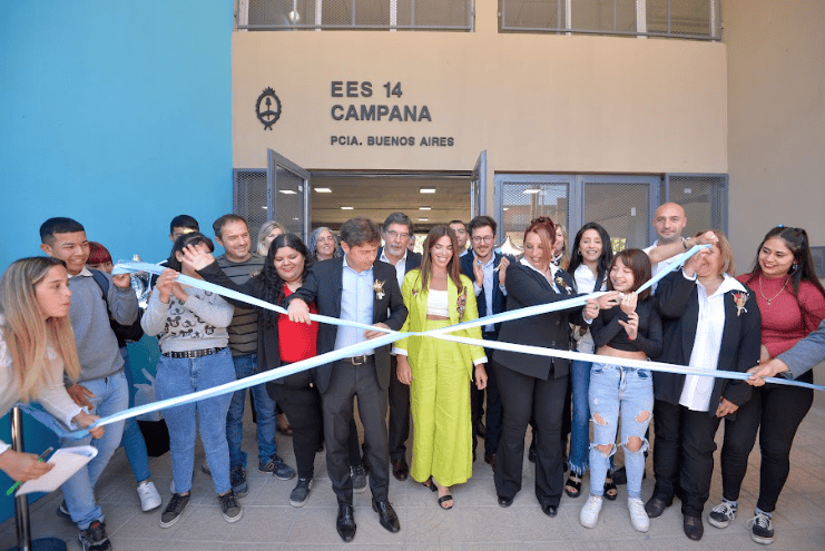 Kicillof inauguró el nuevo edificio de la Secundaria N°14 de Campana