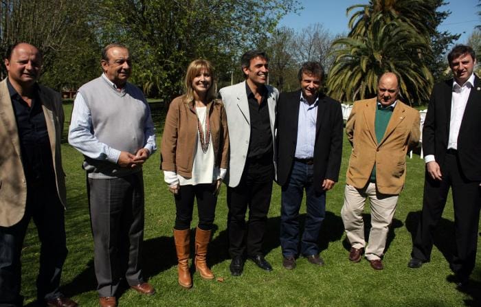 Elecciones 2015: Álvarez Rodríguez con seis intendentes vecinalistas