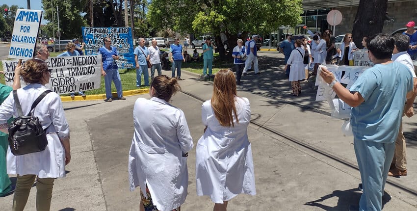 San Isidro: Médicos del sindicato AMRA protestaron y pidieron mejoras en Clínica Galeno Trinidad