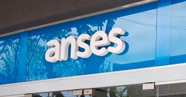 Defensoría del Pueblo tomará reclamos ante retenciones indebidas de bancos a las prestaciones de la Anses