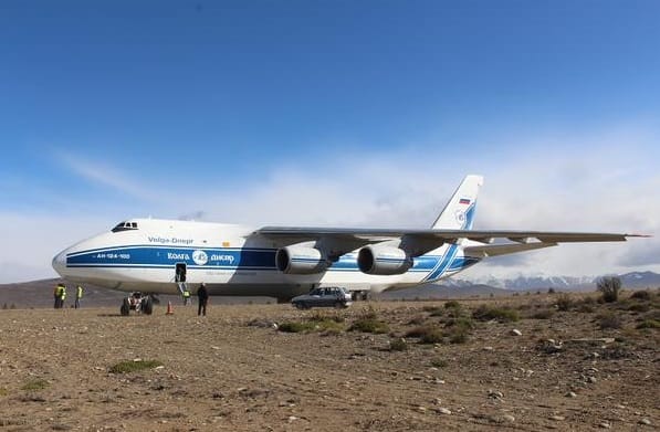 Llegó a Bariloche el avión que transportará el ARSAT-2
