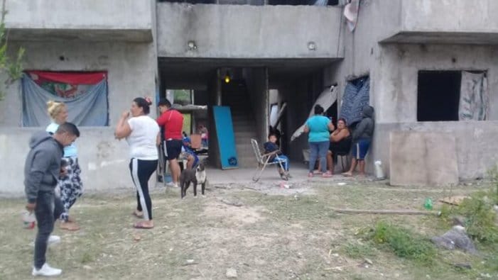 Tigre: Usurparon viviendas sin terminar de "Sueños Compartidos" en el barrio donde se filmó la serie "El Puntero"