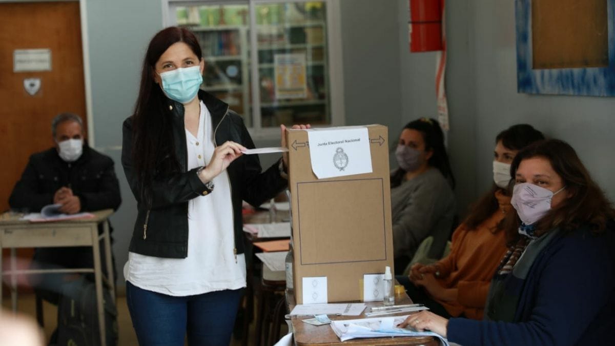 Votó Luana Simioni del FIT-U en La Plata: "Hicimos una gran campaña a pulmón en toda la ciudad”