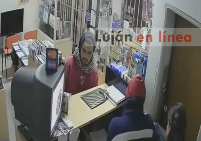 Video: Así asaltaron un negocio de videojuegos en Luján