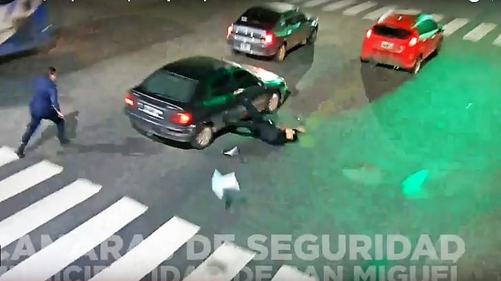 Impactante video: Esquivó un control, atropelló a un policía y fue aprehendido en San Miguel