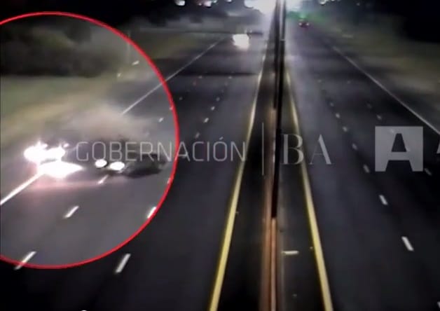 Se durmió y provocó choque y vuelco en autopista Buenos Aires - La Plata