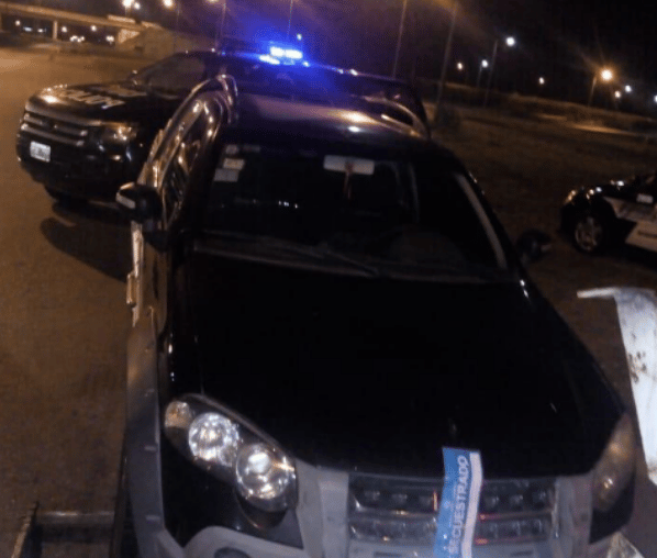 San Nicolás: Aprehendieron un automovilista fumando marihuana y violando el aislamiento y le secuestraron el auto