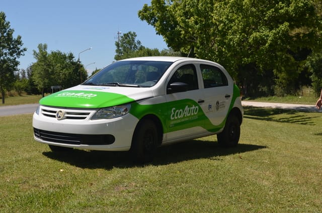 Presentaron el primer auto eléctrico y 100% ecológico desarrollado por la Universidad de La Plata