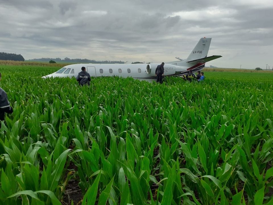 Avión con nueve pasajeros aterrizó de emergencia sobre un campo de maíz cerca de Mar del Plata