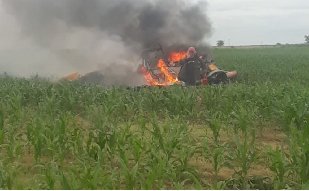 Rivadavia: Cayó un avión fumigador, se incendió y el piloto se salvó de milagro