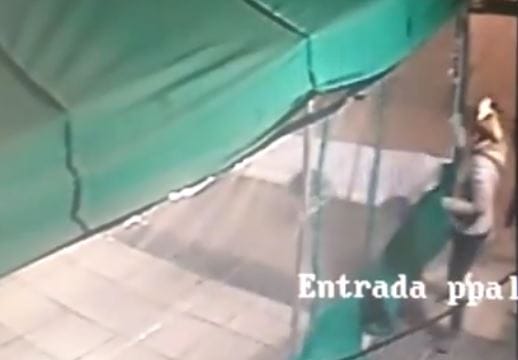 #Video Repudiable: Rompieron la carpa Covid del Hospital de Balcarce y hasta se robaron una manguera y una escoba