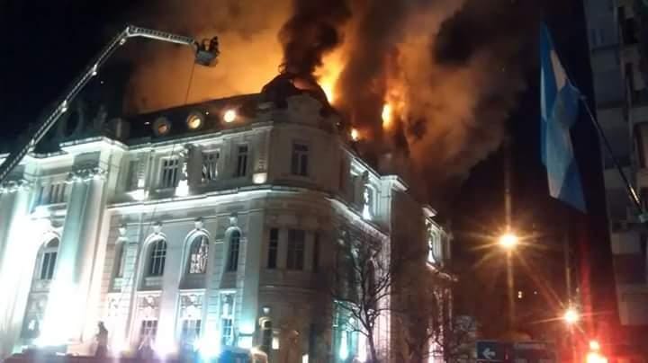 Tras el incendio, reabre sucursal del Banco Nación en Bahía Blanca en edificio alquilado