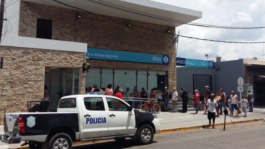 La Matanza: Mataron a un cajero durante un brutal asalto con ametralladoras en Banco Nación