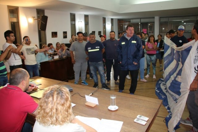 Tensión en Baradero: Cartoneros no dejaban salir a concejales del Concejo Deliberante
