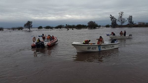 Baradero: 30 evacuados por la inundación en la isla