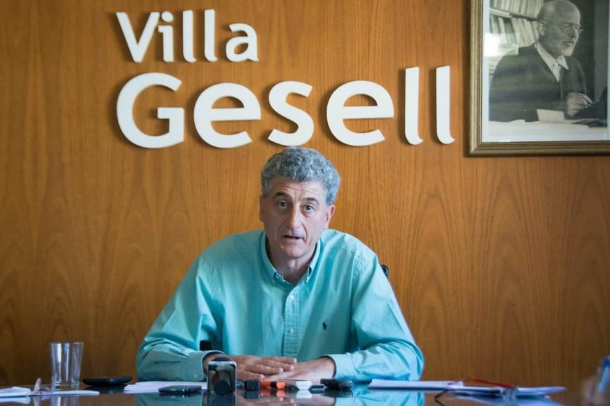 Villa Gesell: El intendente acusó a Vidal de adjudicarse las obras municipales y el gobierno lo desmintió