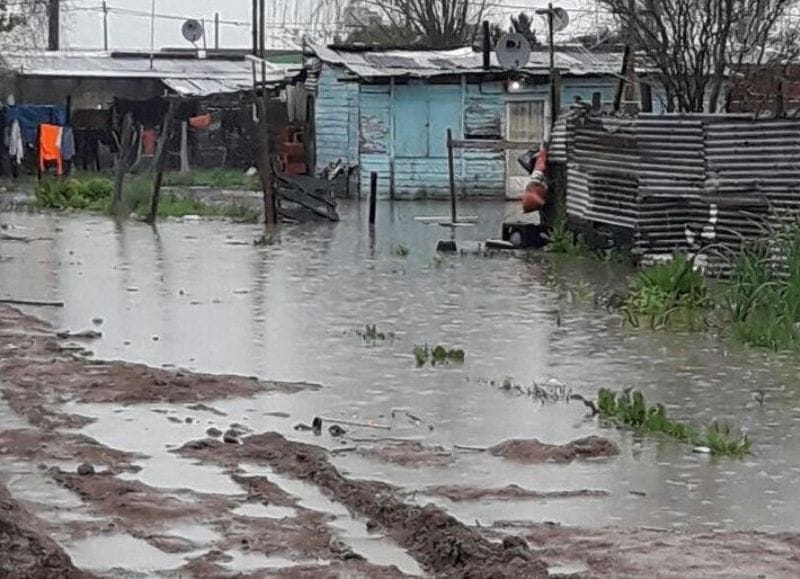 Berisso: Calles anegadas y caída de postes, tras un fin de semana de intensas lluvias