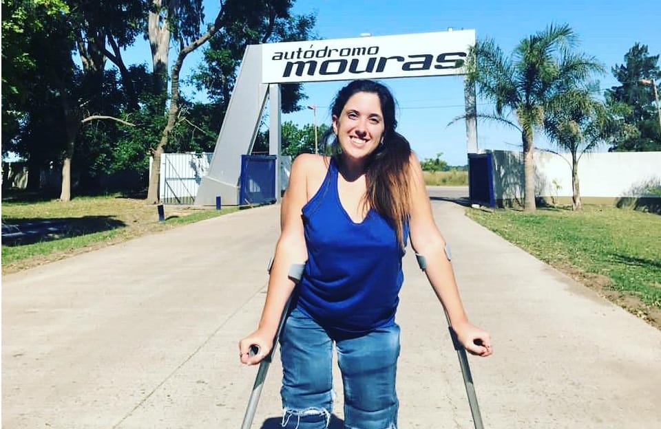 Tiene 24 años y busca ser la primera piloto mujer con discapacidad