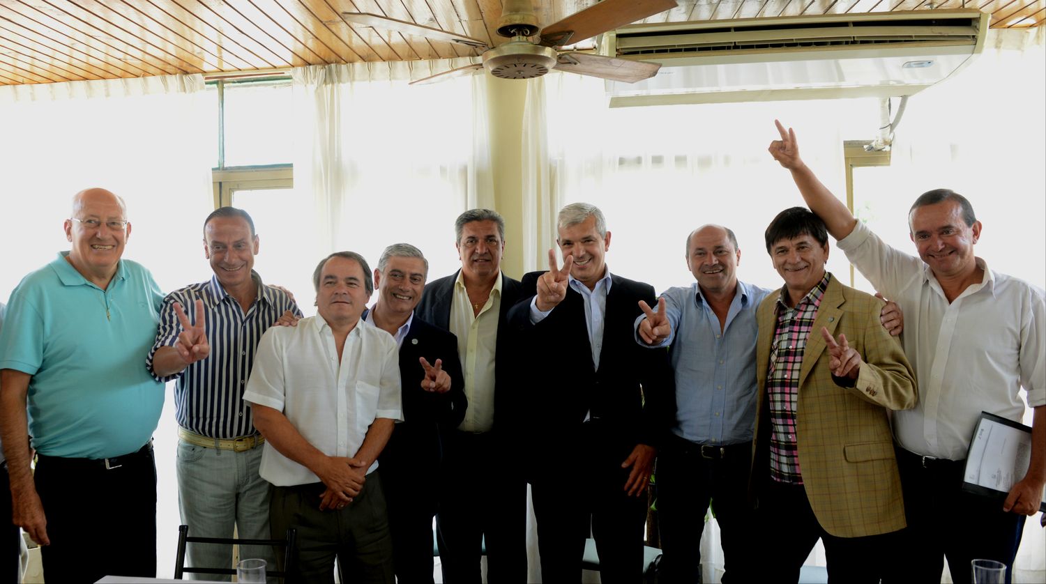 Julián Domínguez reunió a intendentes en Berisso