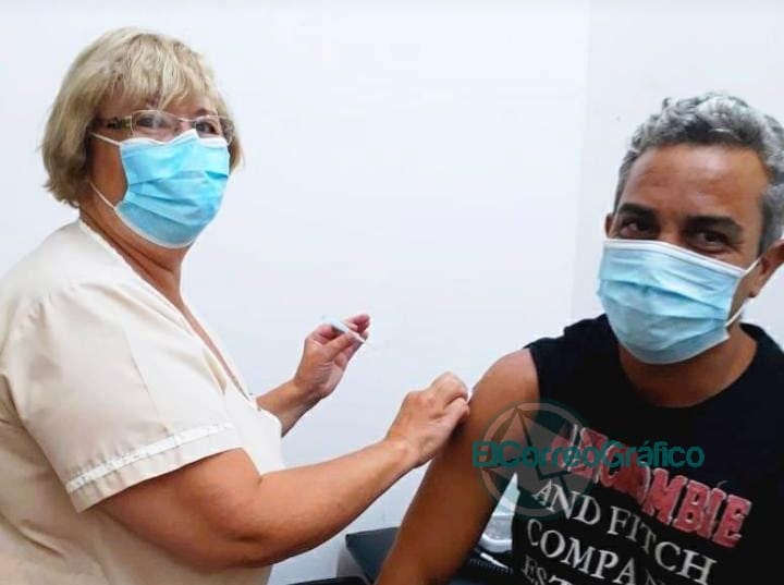 Polémica en Berisso: Denuncian que un funcionario se vacunó de forma irregular