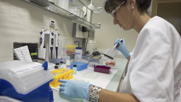 Coronavirus: Confederación de bioquímicos ofrece su red de laboratorios para descentralizar los estudios