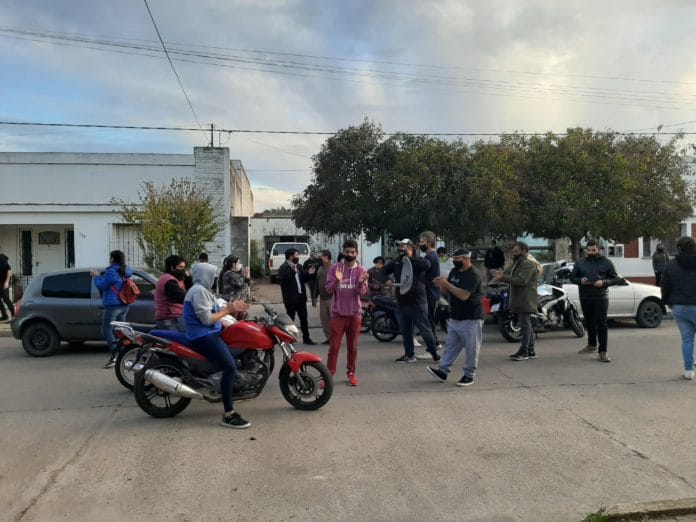 Restricciones en Bolivar: Concejales opositores se solidarizaron con el intendente tras las protestas en su domicilio