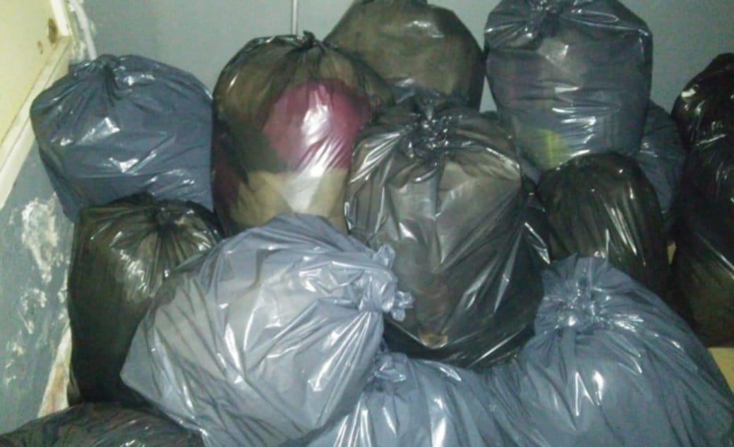 Cierre de Lafayette en Mar del Plata: Tiraron la ropa de los despedidos en bolsas de basura 