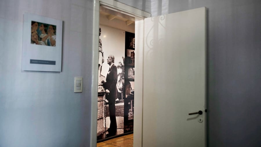 Reabren casa de Borges como Museo: Estatua del escritor, murales y los ambientes donde pasaba sus veranos
