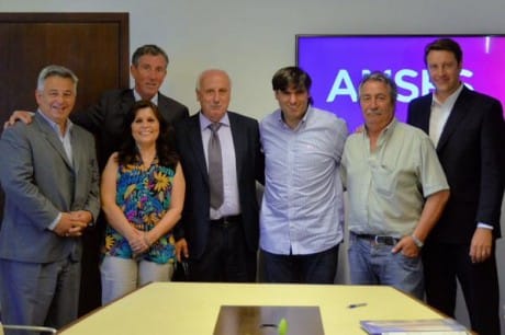 Bossio firmó acuerdos de viviendas con intendentes bonaerenses