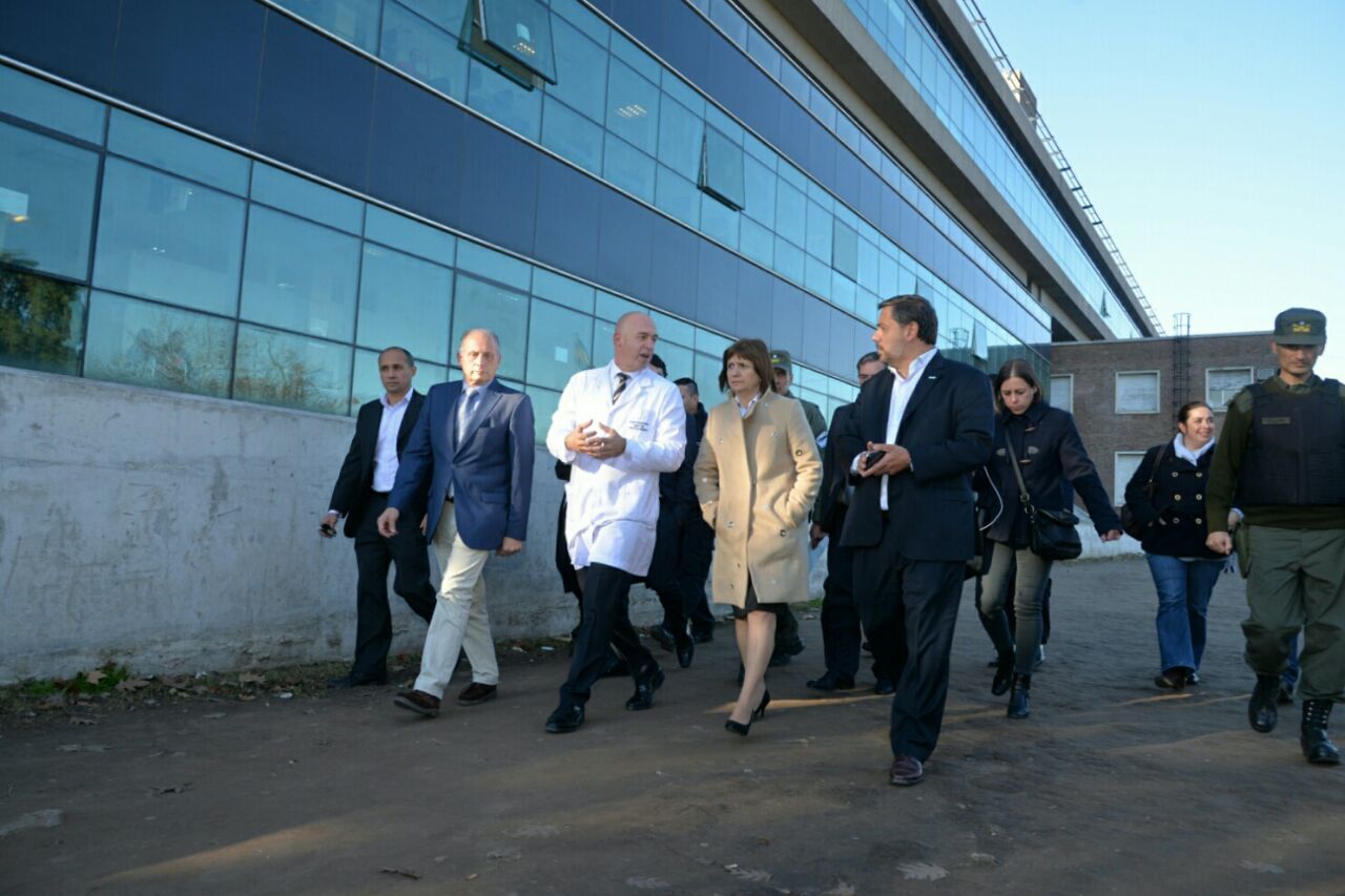 Bullrich visitó el Hospital Posadas: "Fortalecimos las medidas de seguridad"