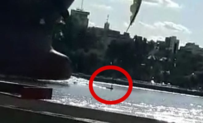 Impactante video: Un barco carguero embistió a dos remeros en el puerto de Zárate