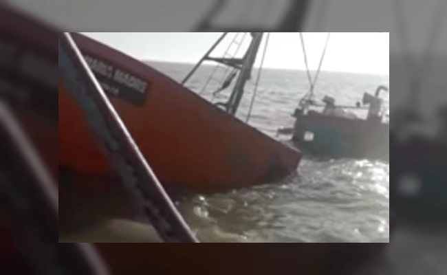 General Lavalle: Se hundió un buque pesquero y la tripulación fue rescatada