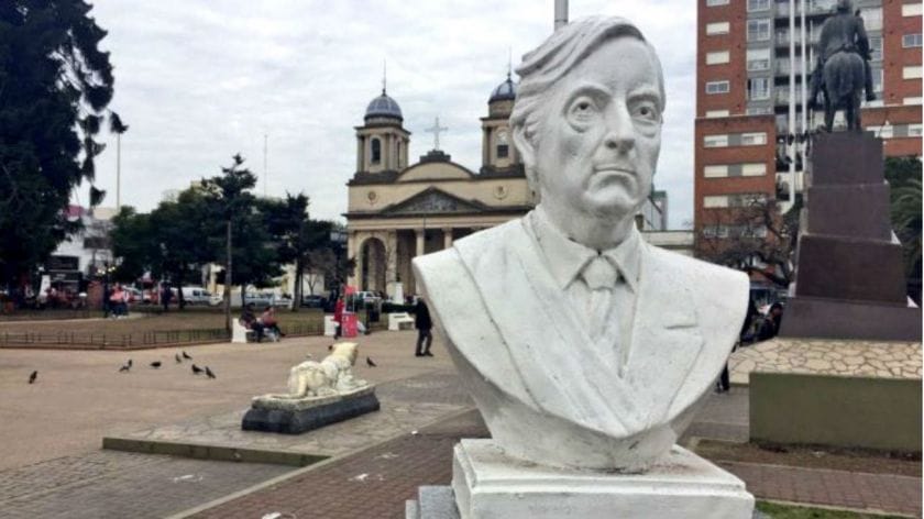 Morón: Tagliaferro y concejales imputados por no restituir el busto de Néstor Kirchner