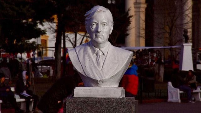 Morón: Vuelven a instalar el busto de Néstor Kirchner derribado en marcha macrista