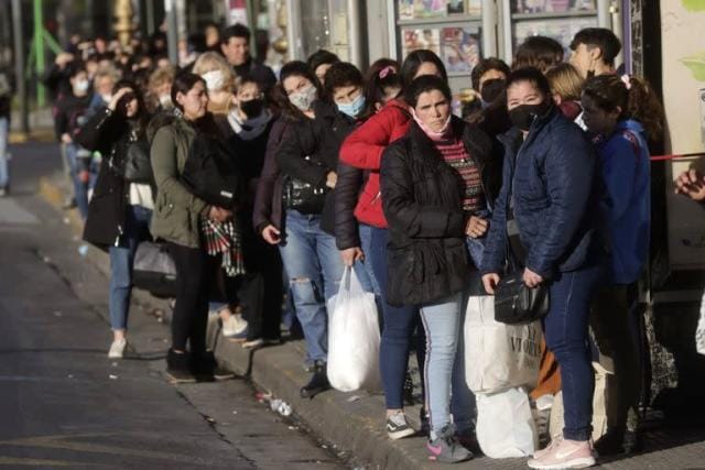 Por segundo día consecutivo miles de pasajeros bonaerenses sufren demoras para viajar en colectivo