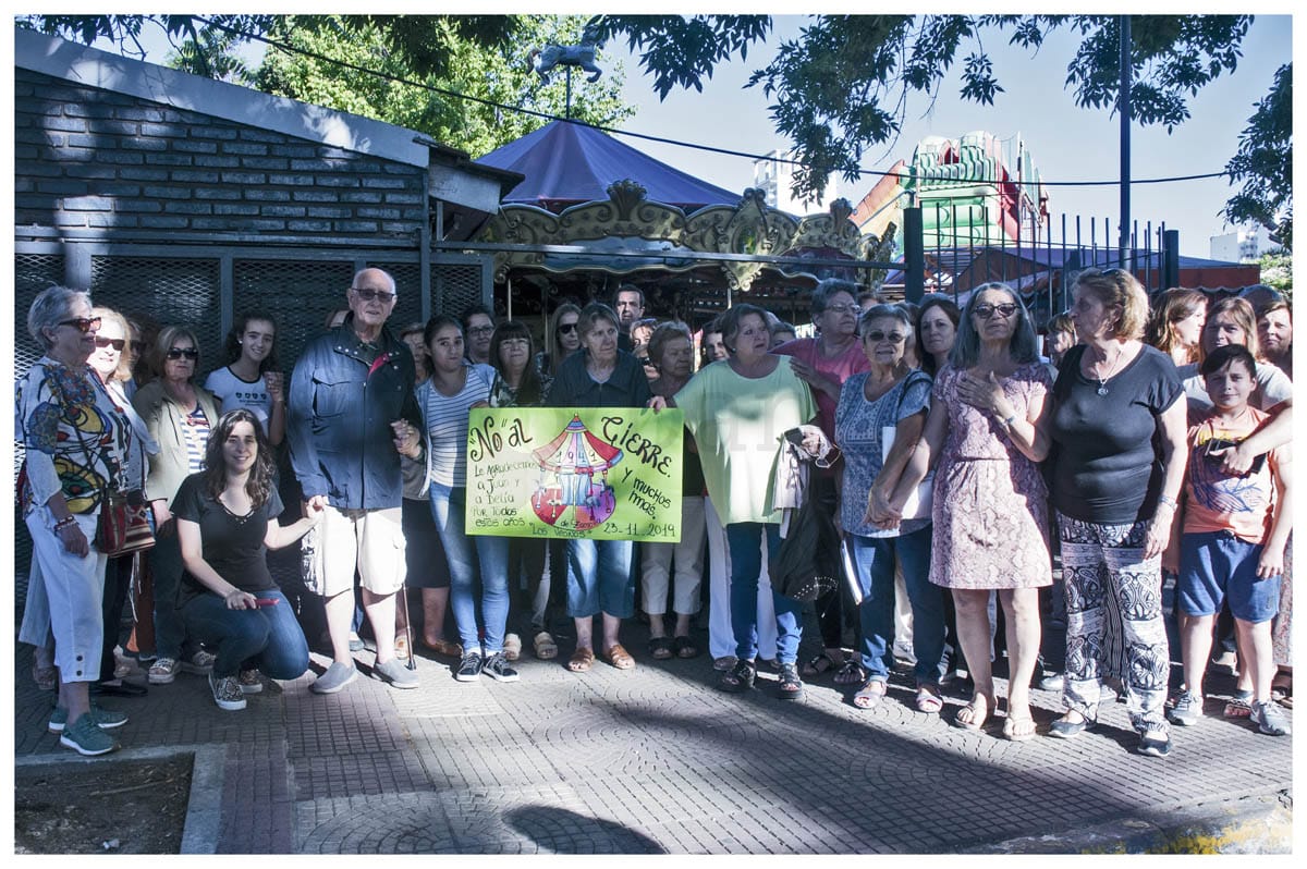 Protestaron contra Insaurralde por desalojo de una histórica calesita en Lomas de Zamora