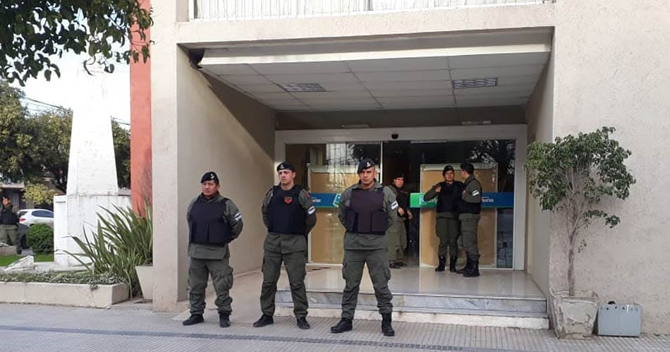 Médicos truchos: Gendarmería allanó la Municipalidad de Cañuelas y el Hospital Marzetti