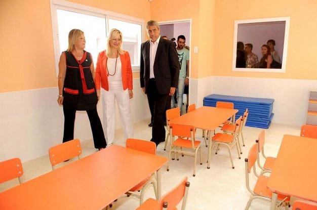Stolbizer denunció campaña de Scioli en escuelas con pupitres naranjas