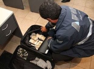Detienen a colombiano con euros falsos en el Aeropuerto de Ezeiza