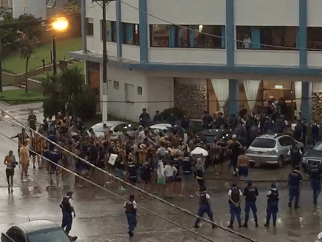 Video: Incidentes con hinchas de Rosario Central en un hotel de Villa Gesell 