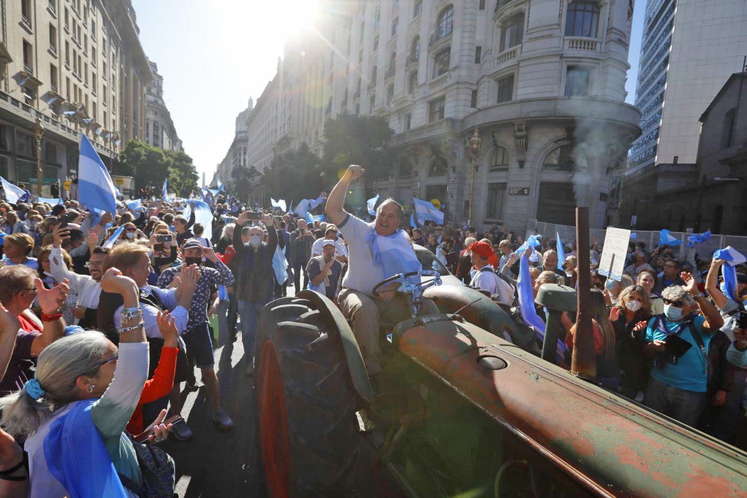 #23A La caravana y "tractorazo" culminó en Plaza de Mayo 
