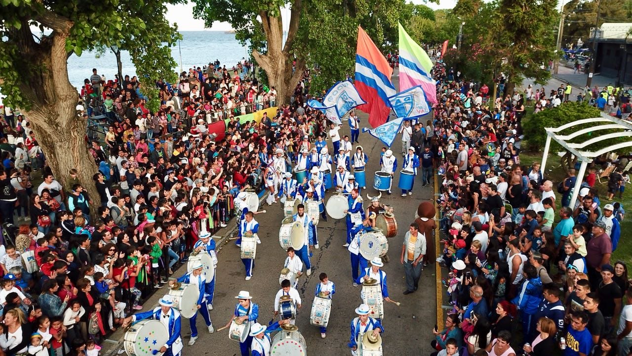 A puro ritmo y color, miles de familias celebraron el carnaval en la ribera de Quilmes