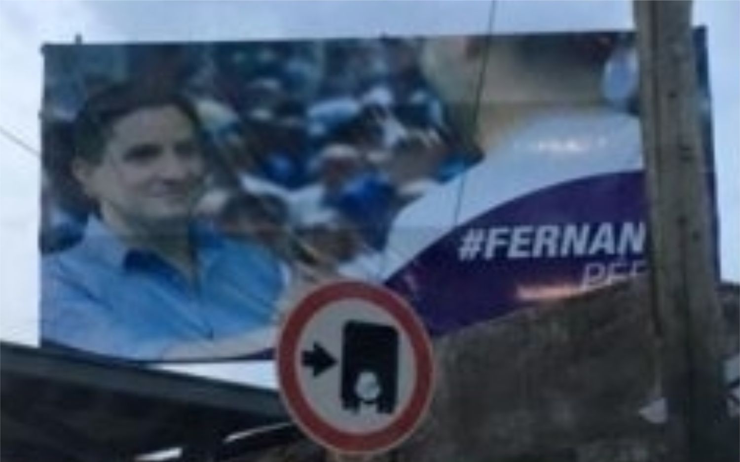 Quilmes: Un diputado provincial instaló carteles de campaña política en casas particulares 