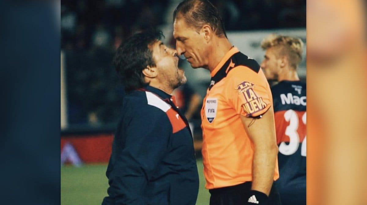 El papelón de Caruso Lombardi tras el empate de Tigre: Insultos y gritos contra el árbitro 