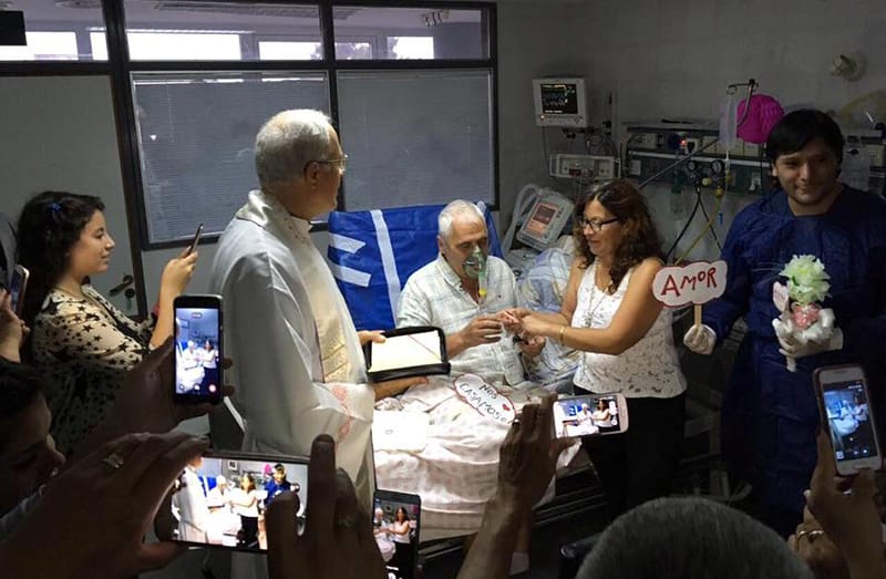 Una pareja dio el sí en la terapia del hospital San Martín de La Plata