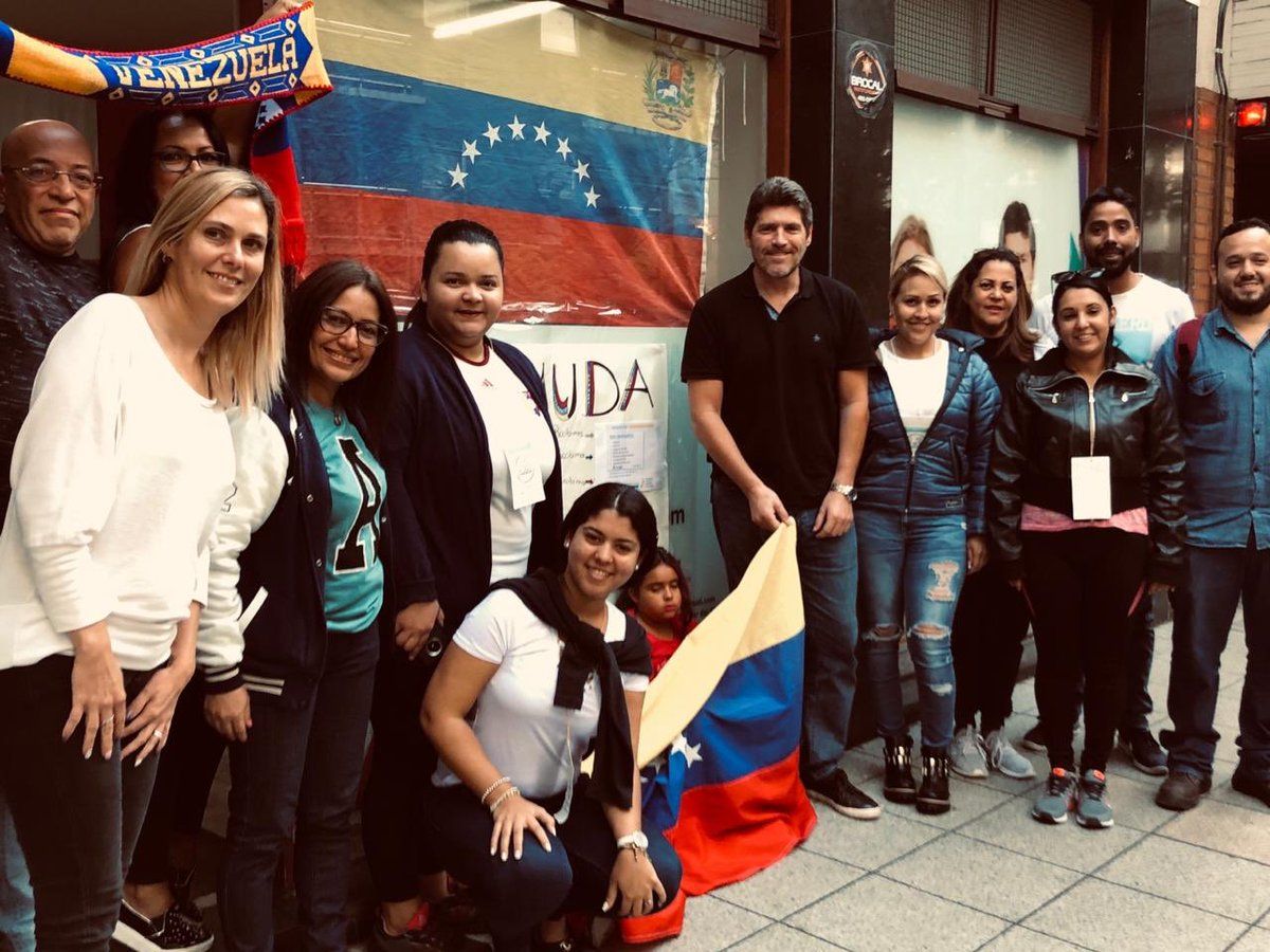 Castello junta donaciones para el pueblo de Venezuela y dispara contra Maduro